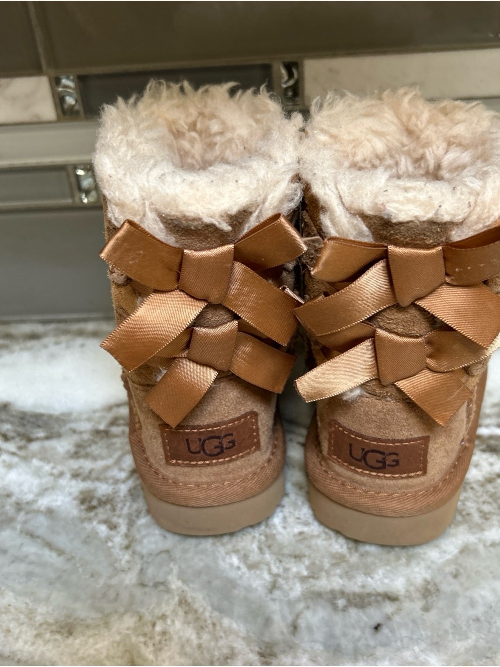UGG Bailey Bow Moon & Stars Kid’s Boot Size US Sz 6 Toddler Girl Brown Shearling